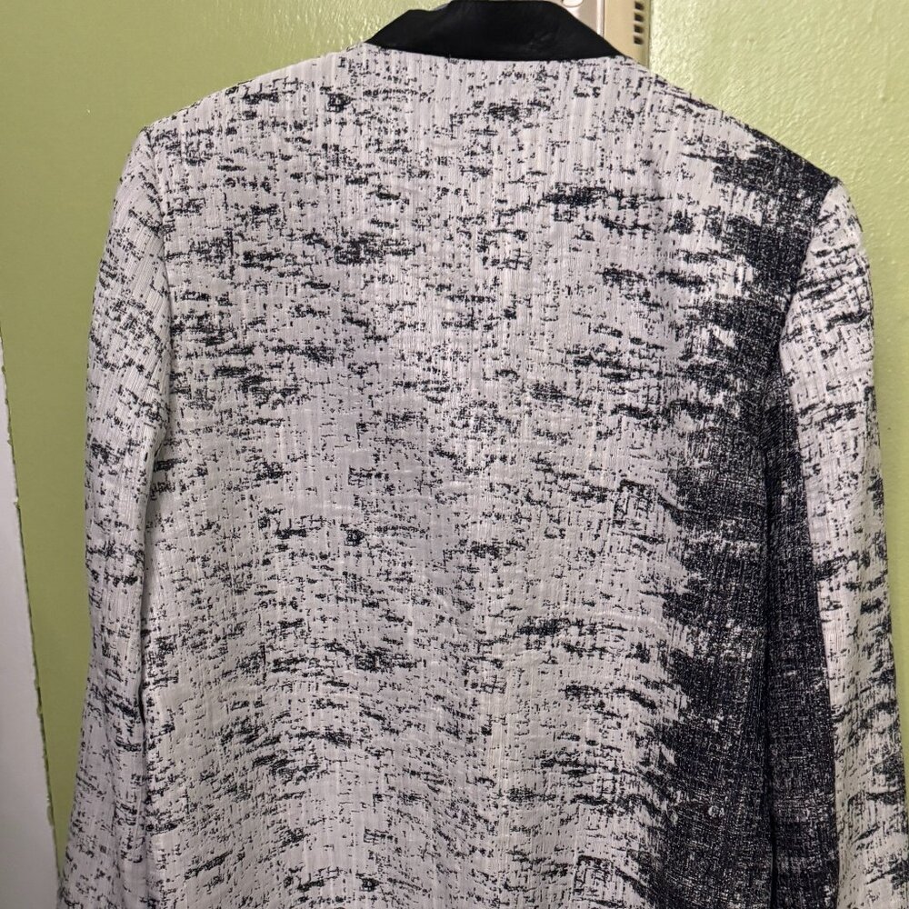 Elie Tahari • Black and White Blazer Textured - Picture 2 of 5